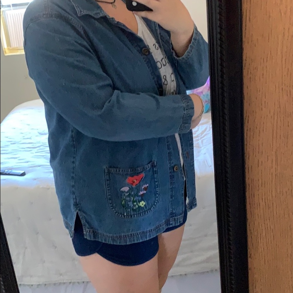 Adorable flower detailed pocket jean jacket